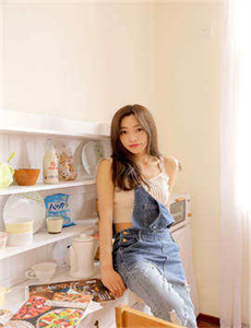 压在墙上酱酱酿酿的叫什么/苍井空深夜晒自拍