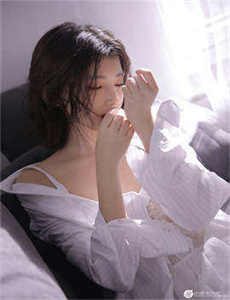 《含苞欲操》