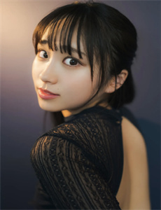 《海边的妈妈湿透》