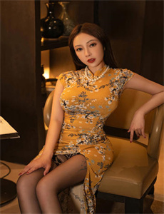 《抽插几下她就骚湿》