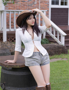 《四川小少妇BBAABBAA》